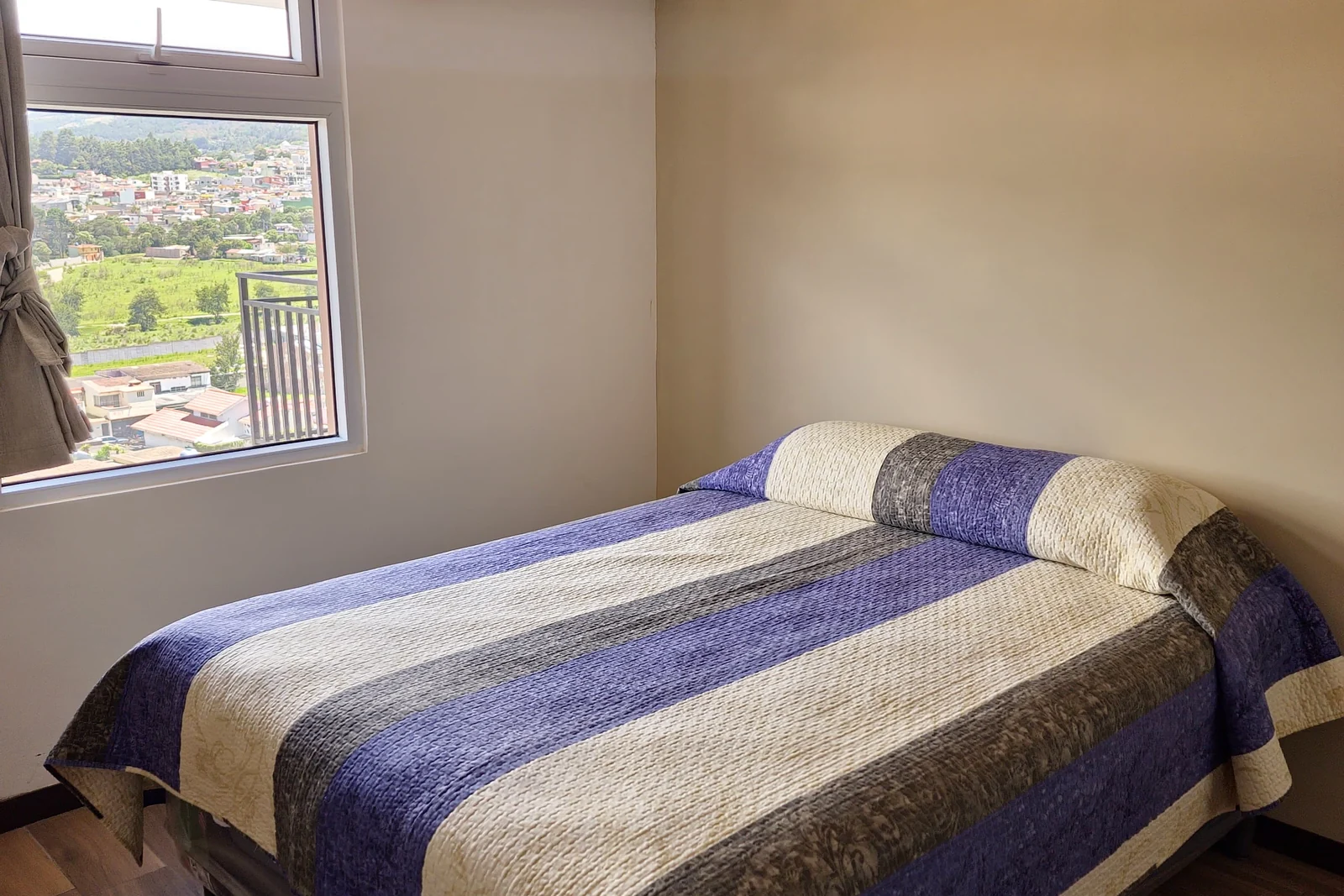 Apartamento amueblado Nivel 9 en Torre La Floresta
