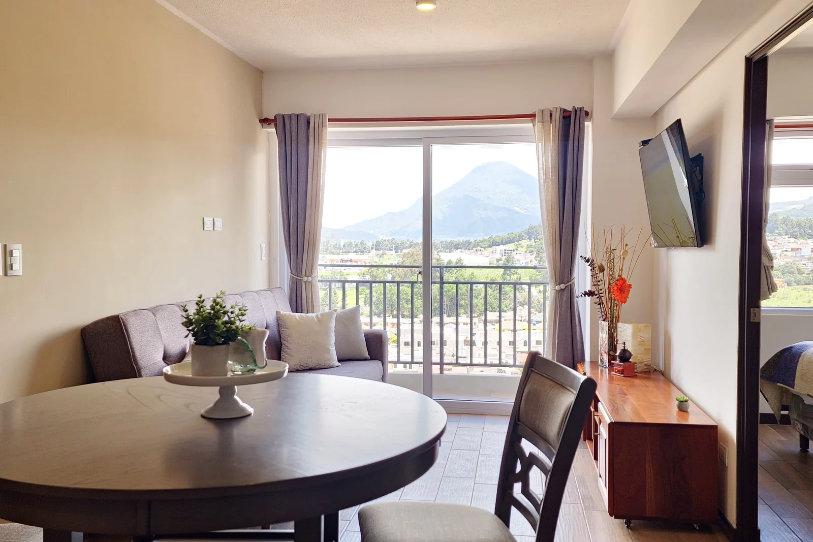 Apartamento amueblado Nivel 9 en Torre La Floresta