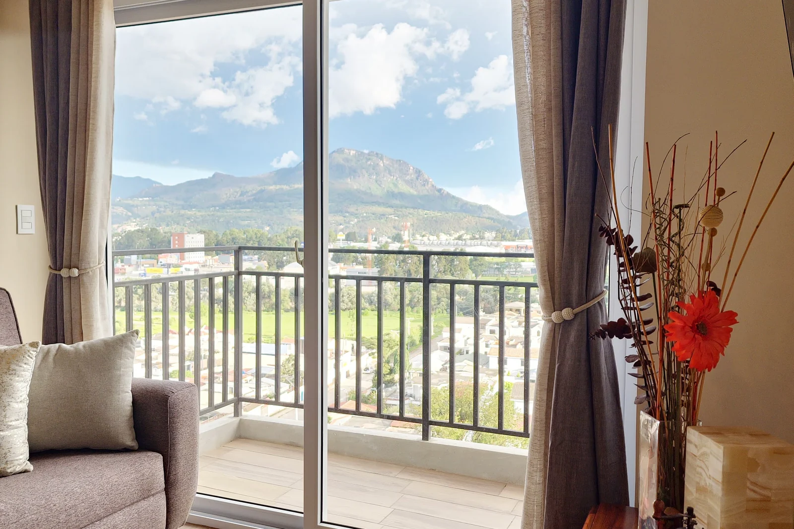 Apartamento amueblado Nivel 9 en Torre La Floresta