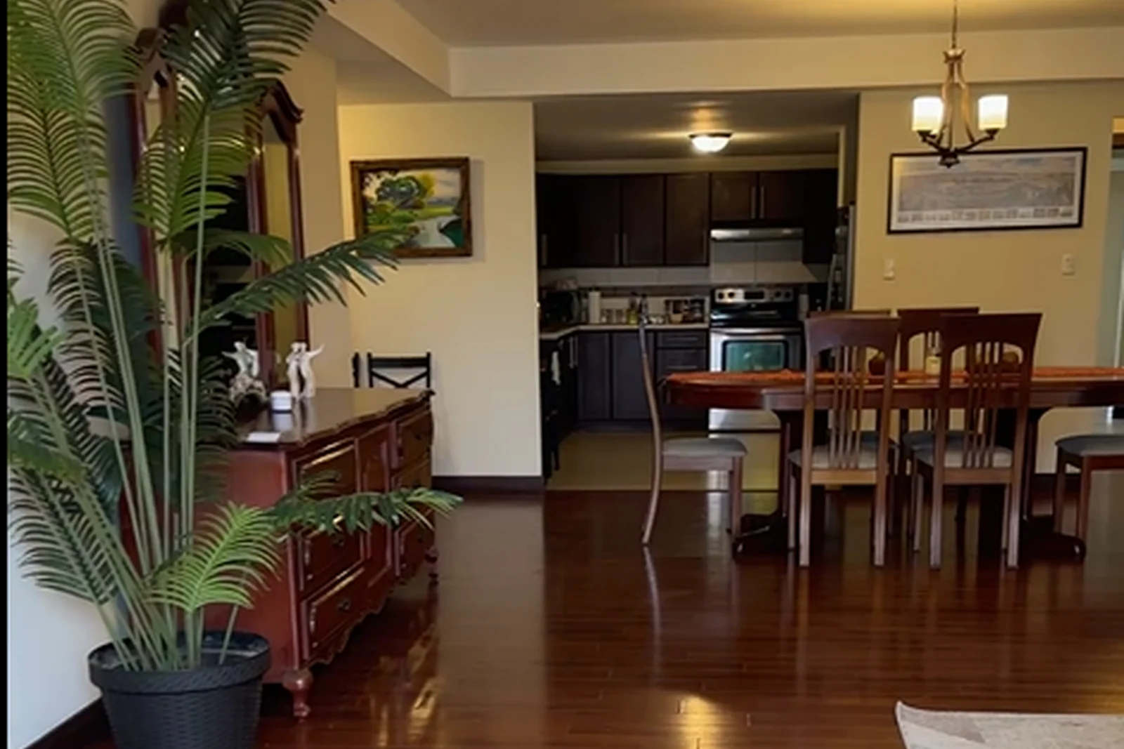 Apartamento de Lujo con Jardín Privado Cerca de Interplaza
