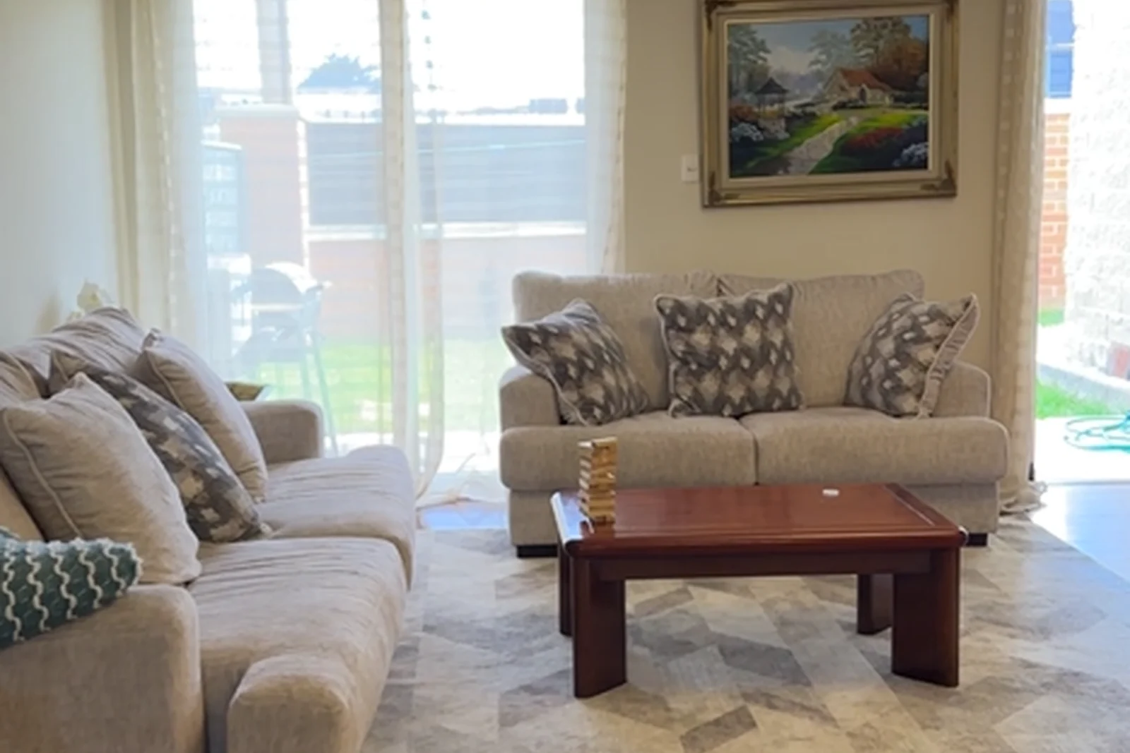 Apartamento de Lujo con Jardín Privado Cerca de Interplaza